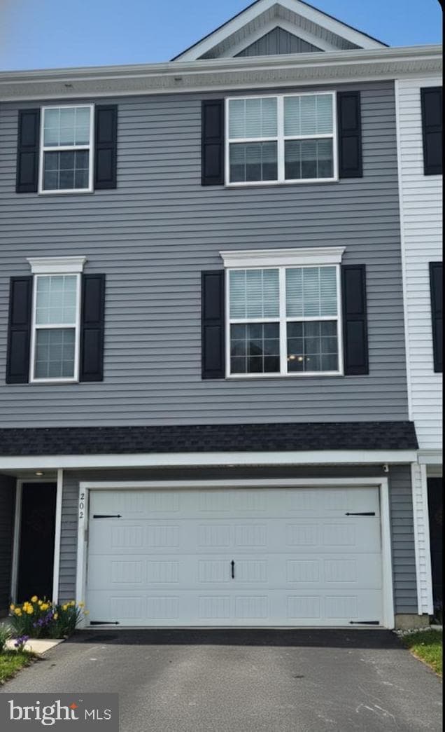 202 Pond View Court photo 2