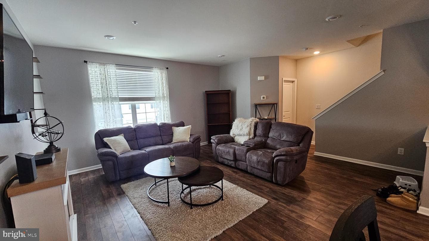202 Pond View Court photo 8