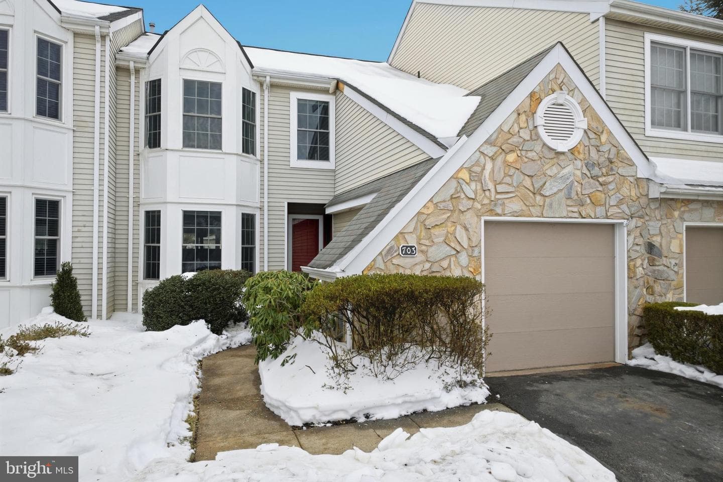 703 Eagle Lane photo 4