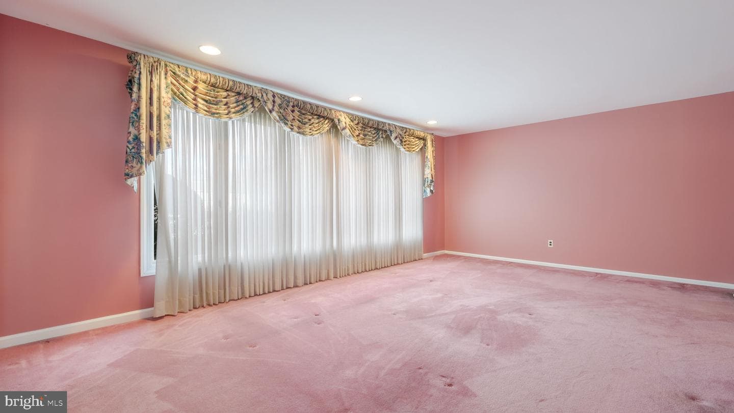 64 Springwood Drive photo 8