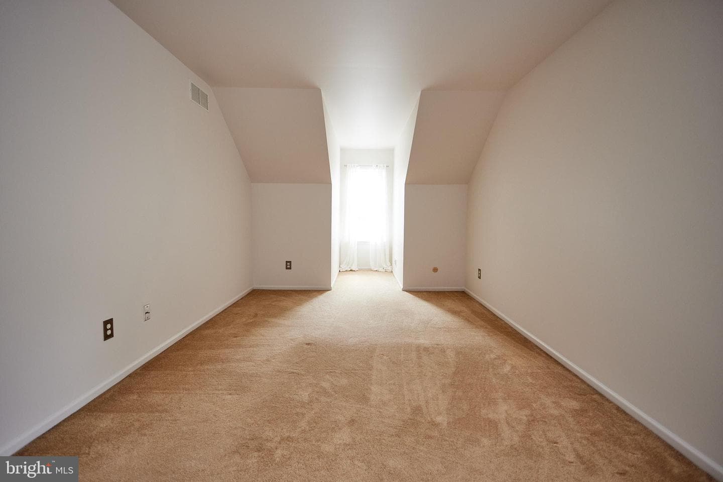 704 Campus Drive photo 17