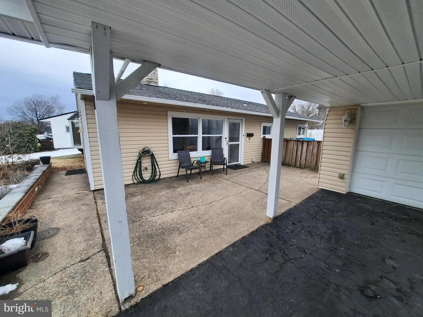 33 Laurel Lane photo 2