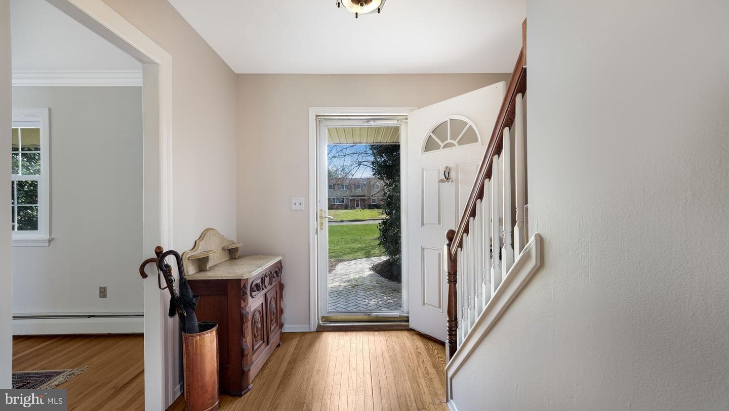 50 Hickory Lane photo 3