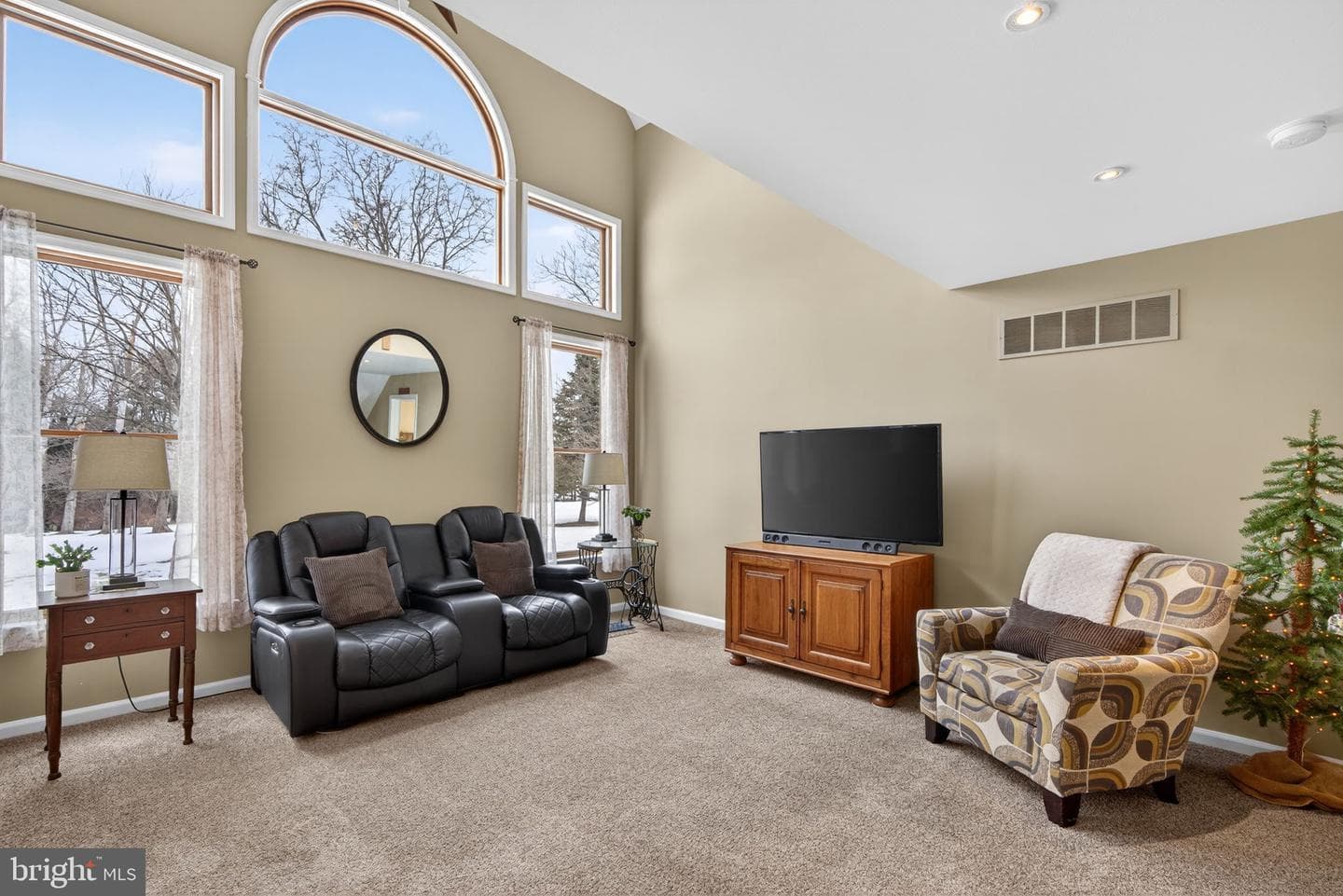 712 Broad Street photo 15