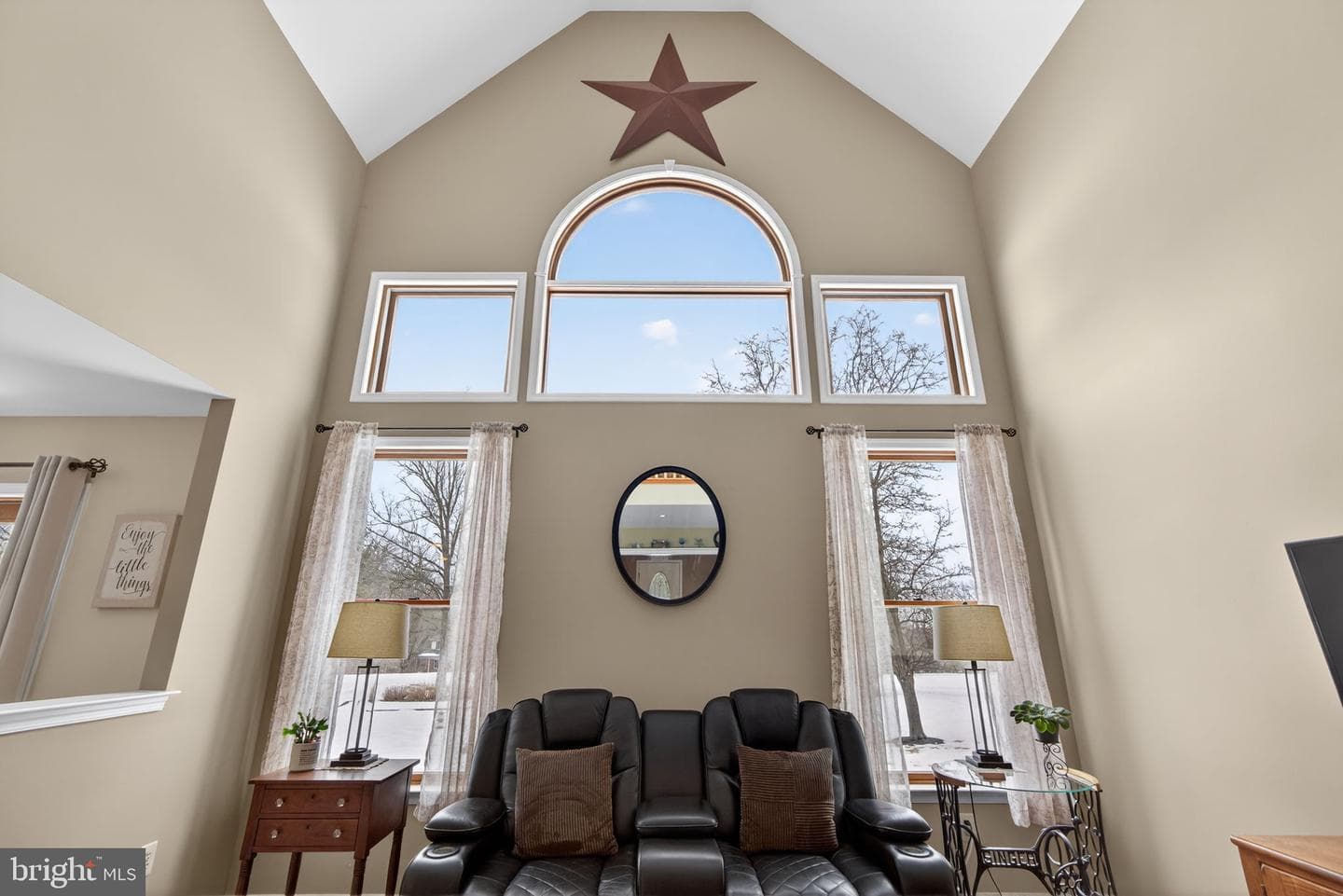 712 Broad Street photo 17