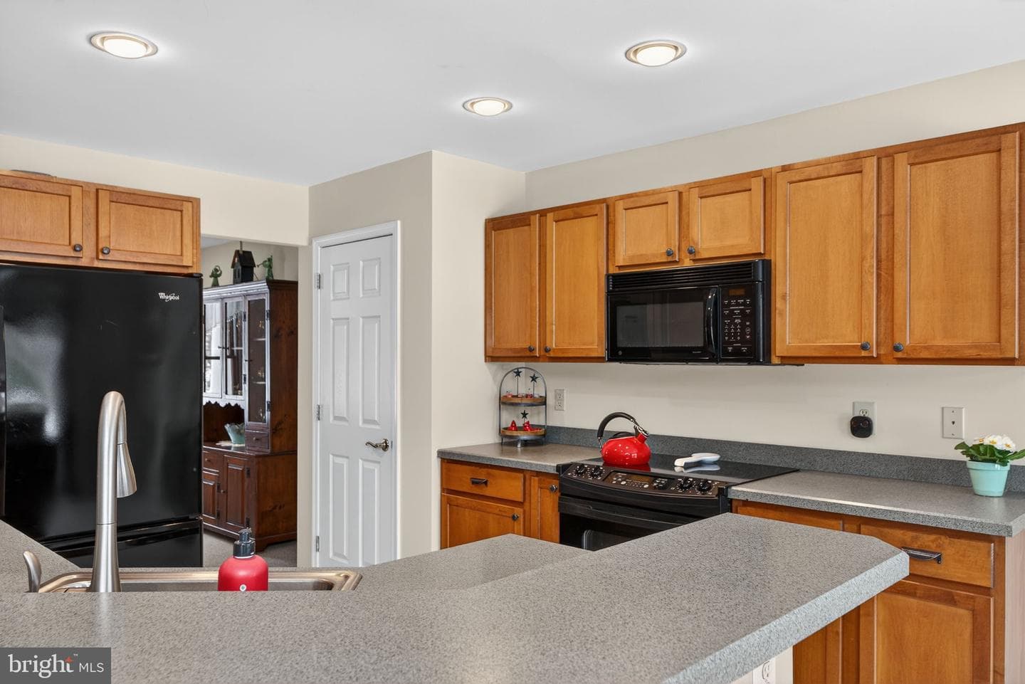 712 Broad Street photo 28