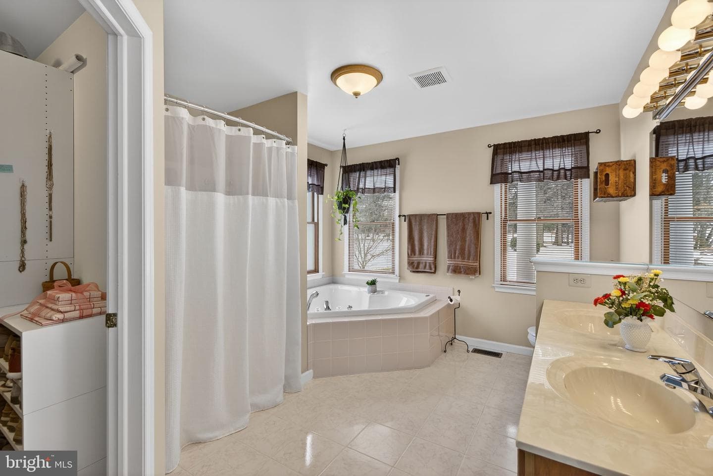 712 Broad Street photo 38