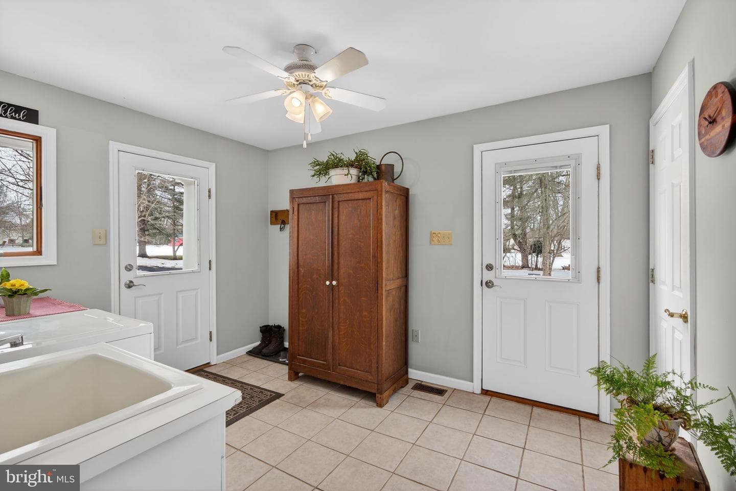 712 Broad Street photo 41