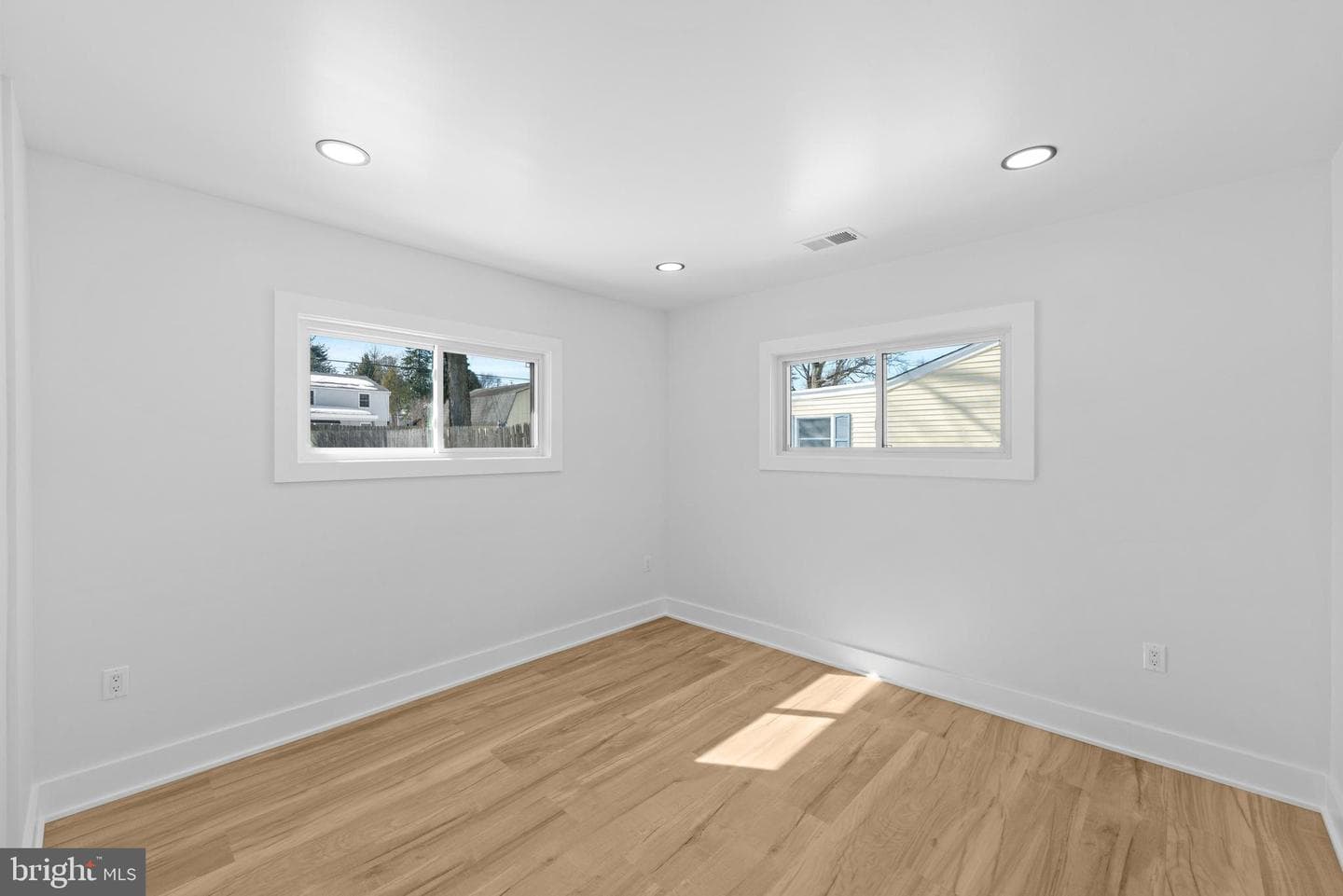 970 Rozel Avenue photo 30