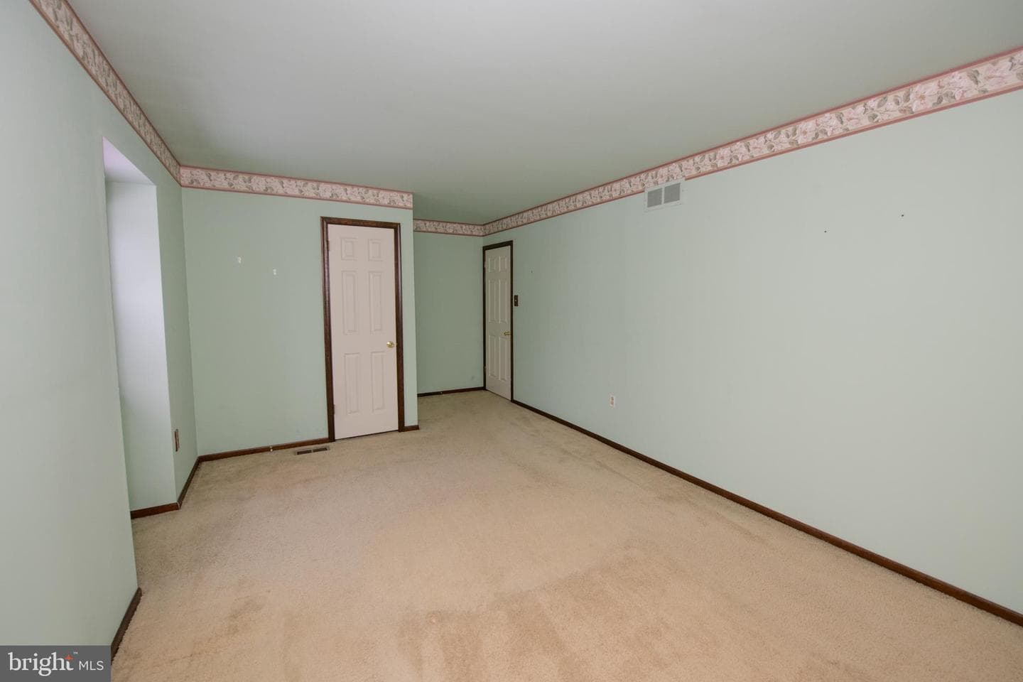 62 W Pickering Bend photo 11