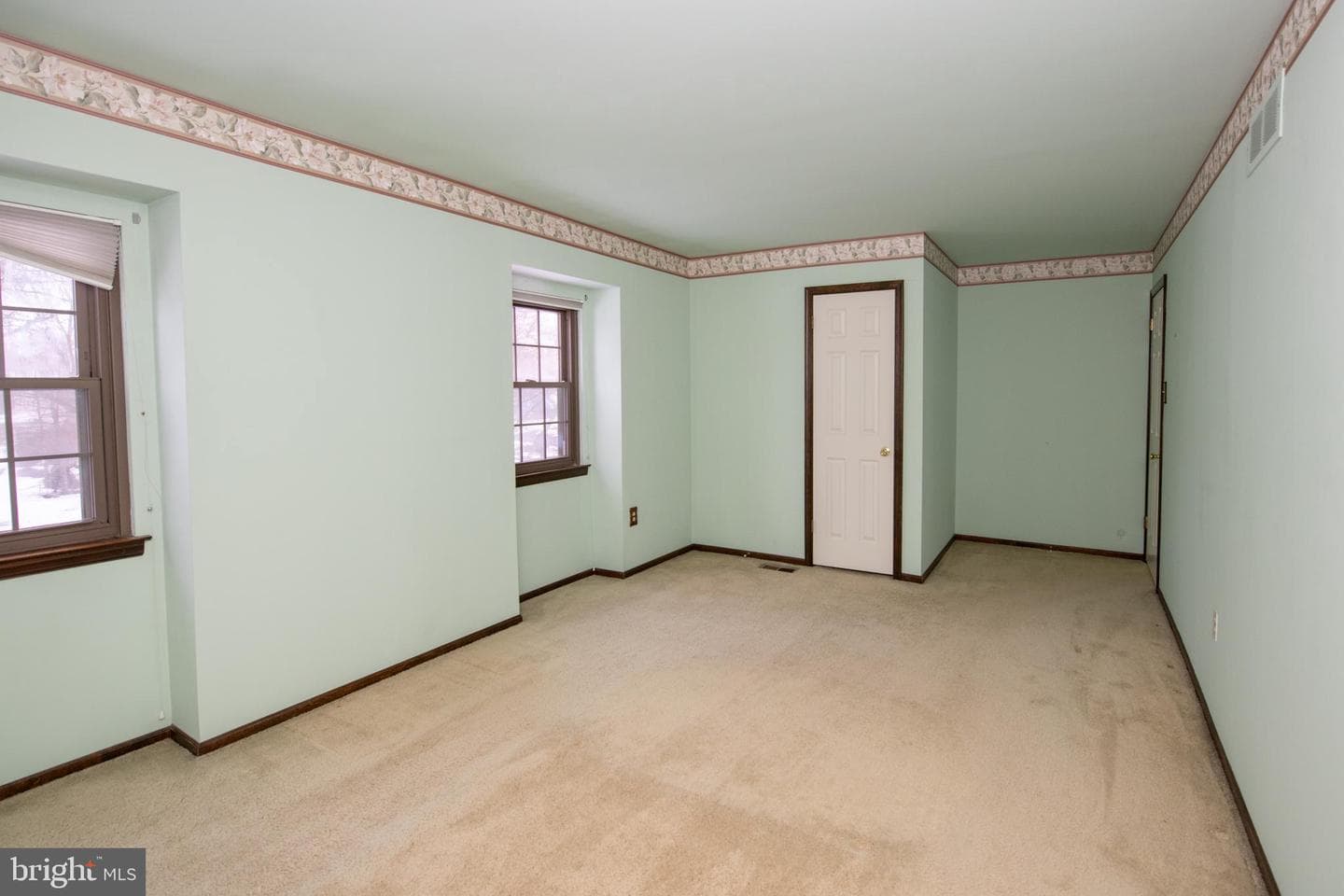 62 W Pickering Bend photo 12