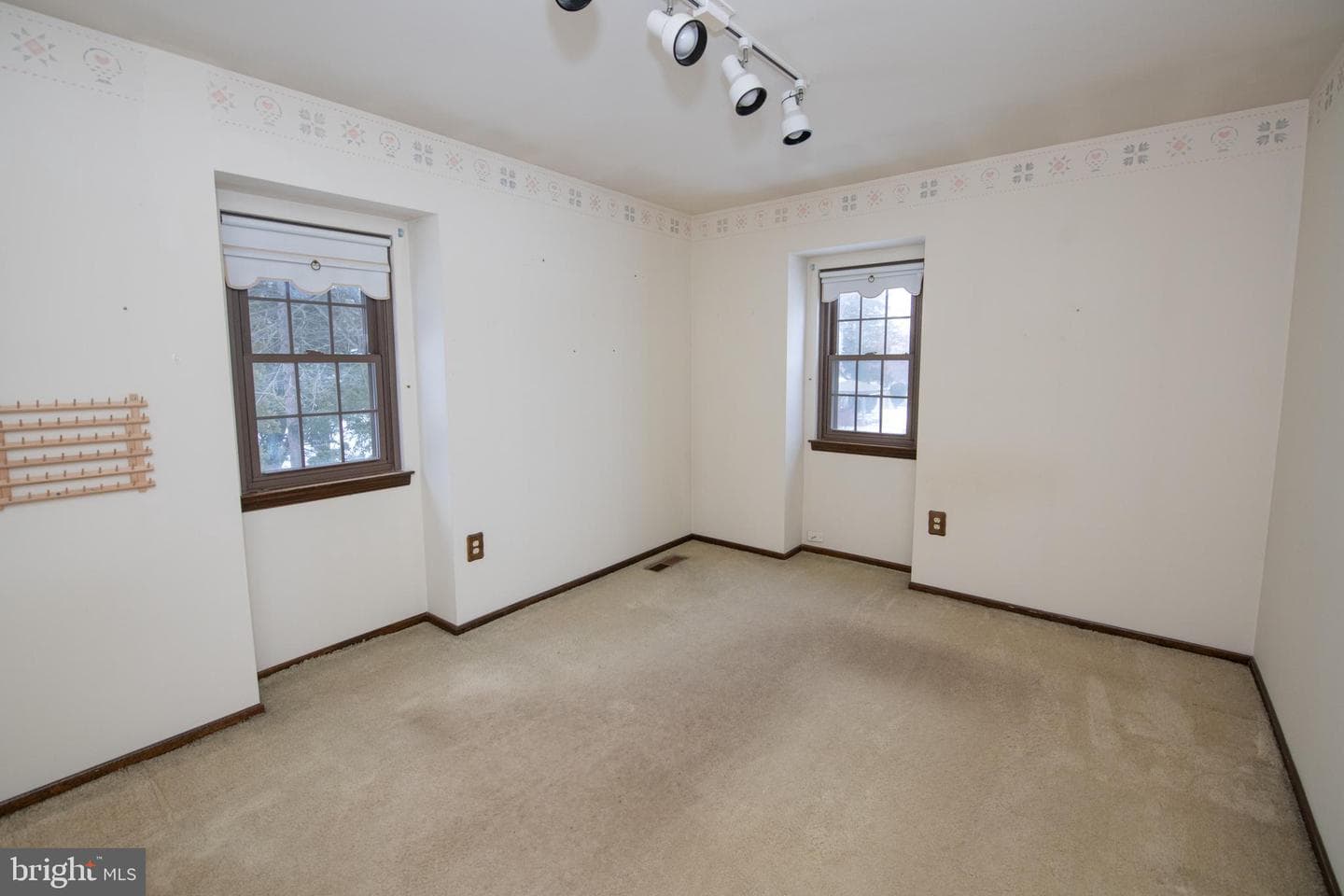 62 W Pickering Bend photo 14