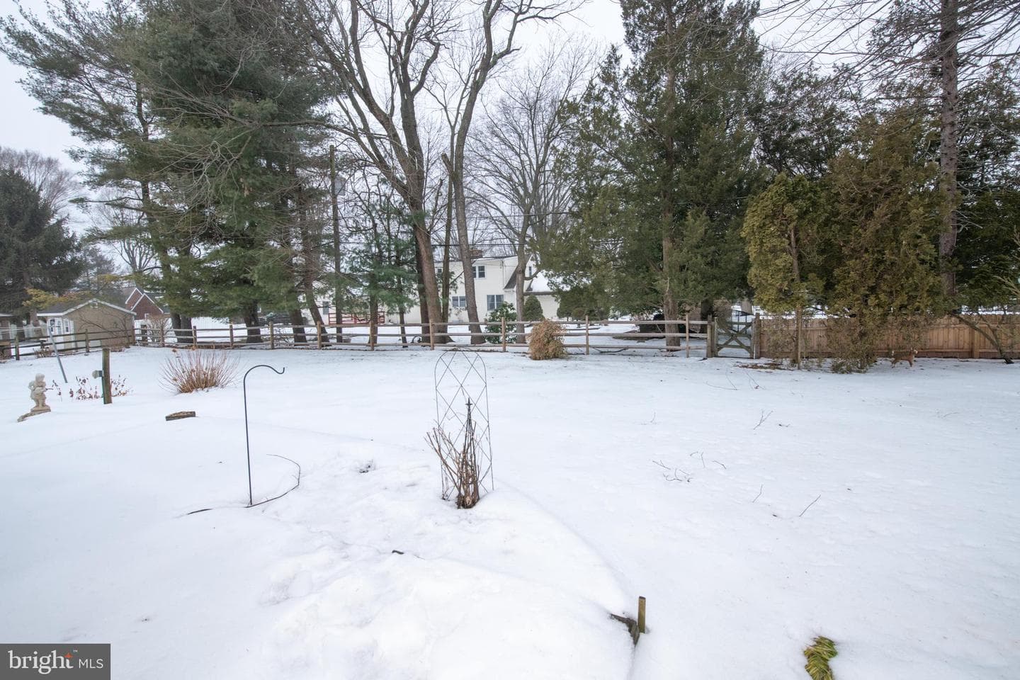 62 W Pickering Bend photo 16