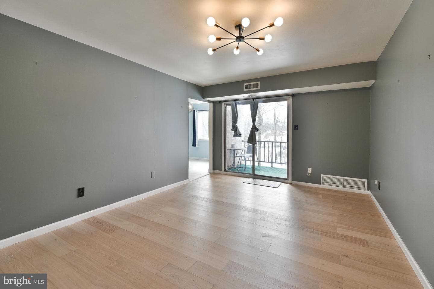 204 Hampton Crossing photo 3