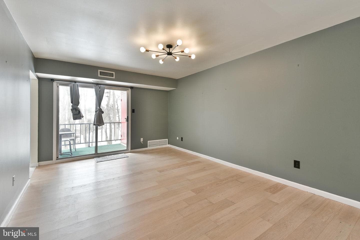 204 Hampton Crossing photo 6