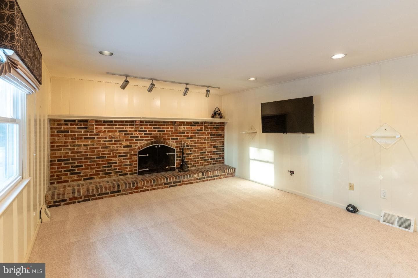 709 Autumn Drive photo 15