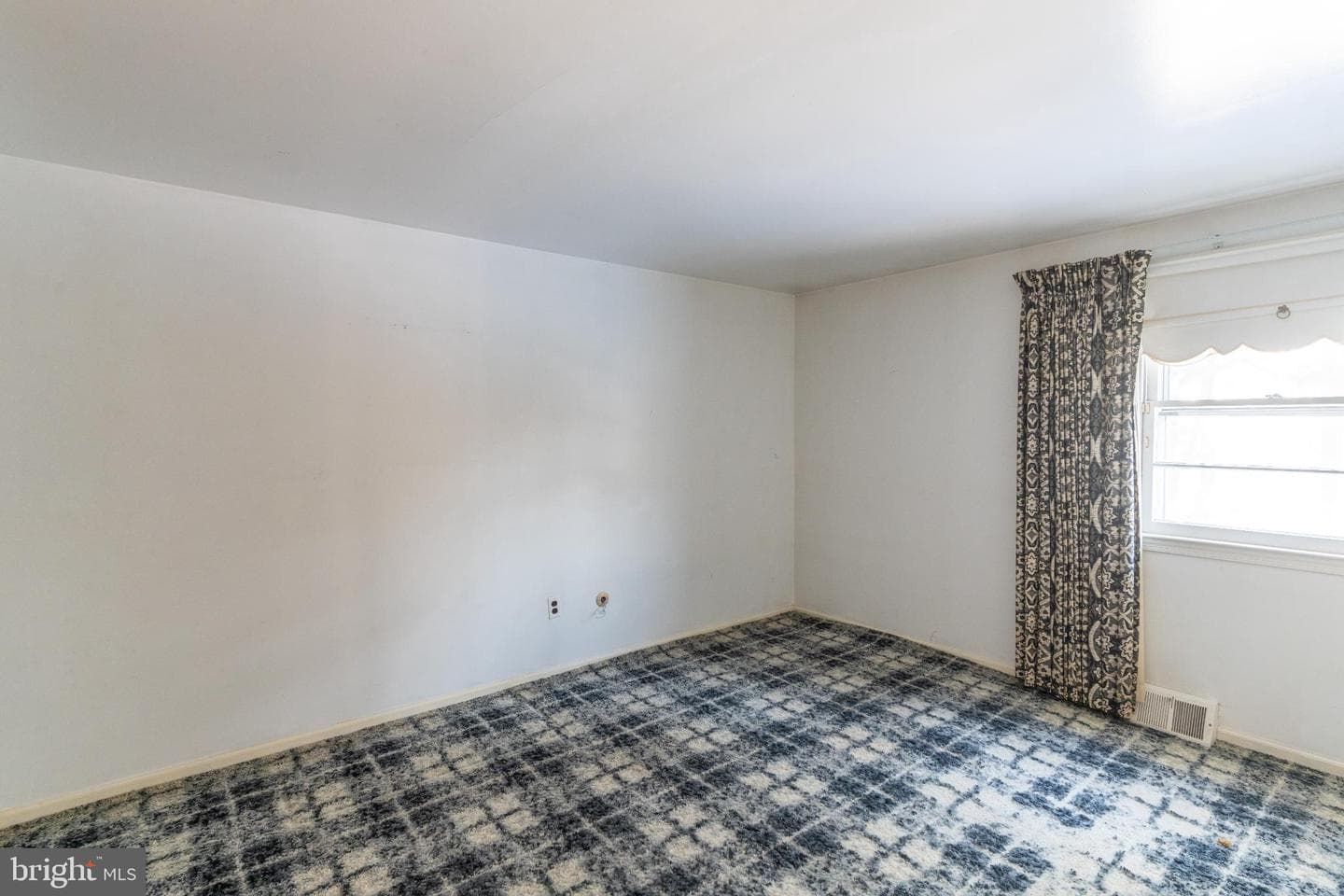 709 Autumn Drive photo 24