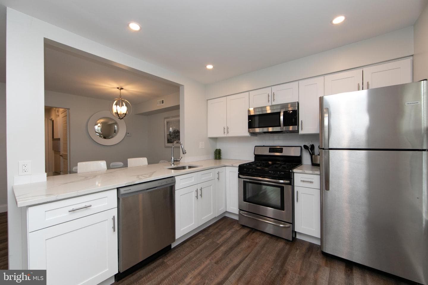 1405 Society Place photo 11