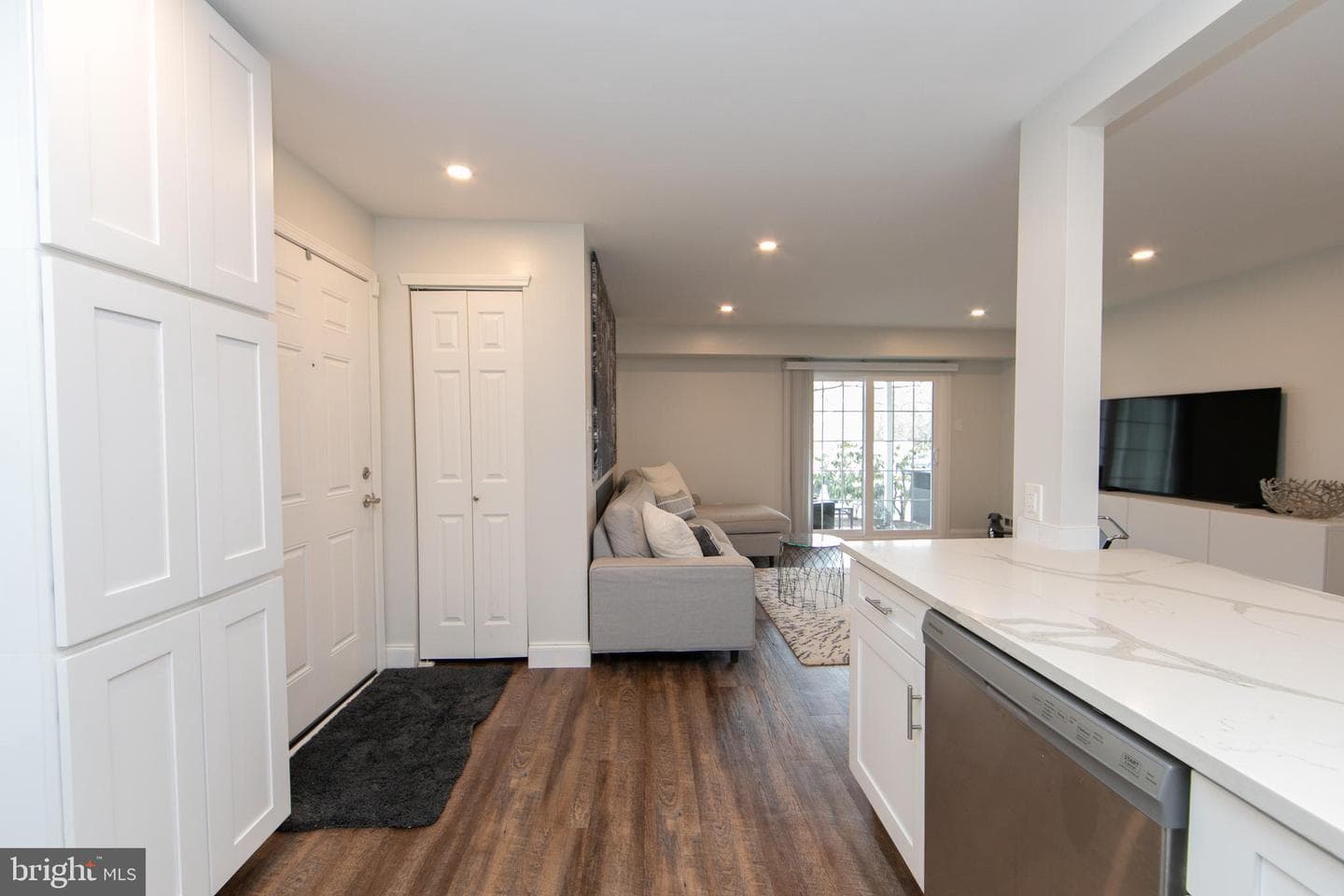 1405 Society Place photo 12