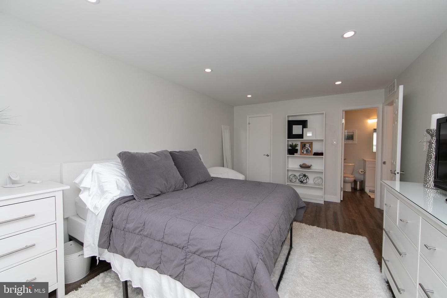 1405 Society Place photo 15