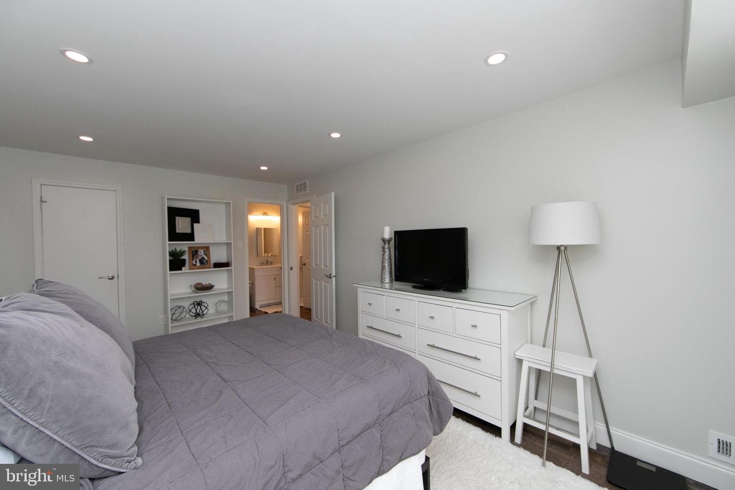 1405 Society Place photo 16