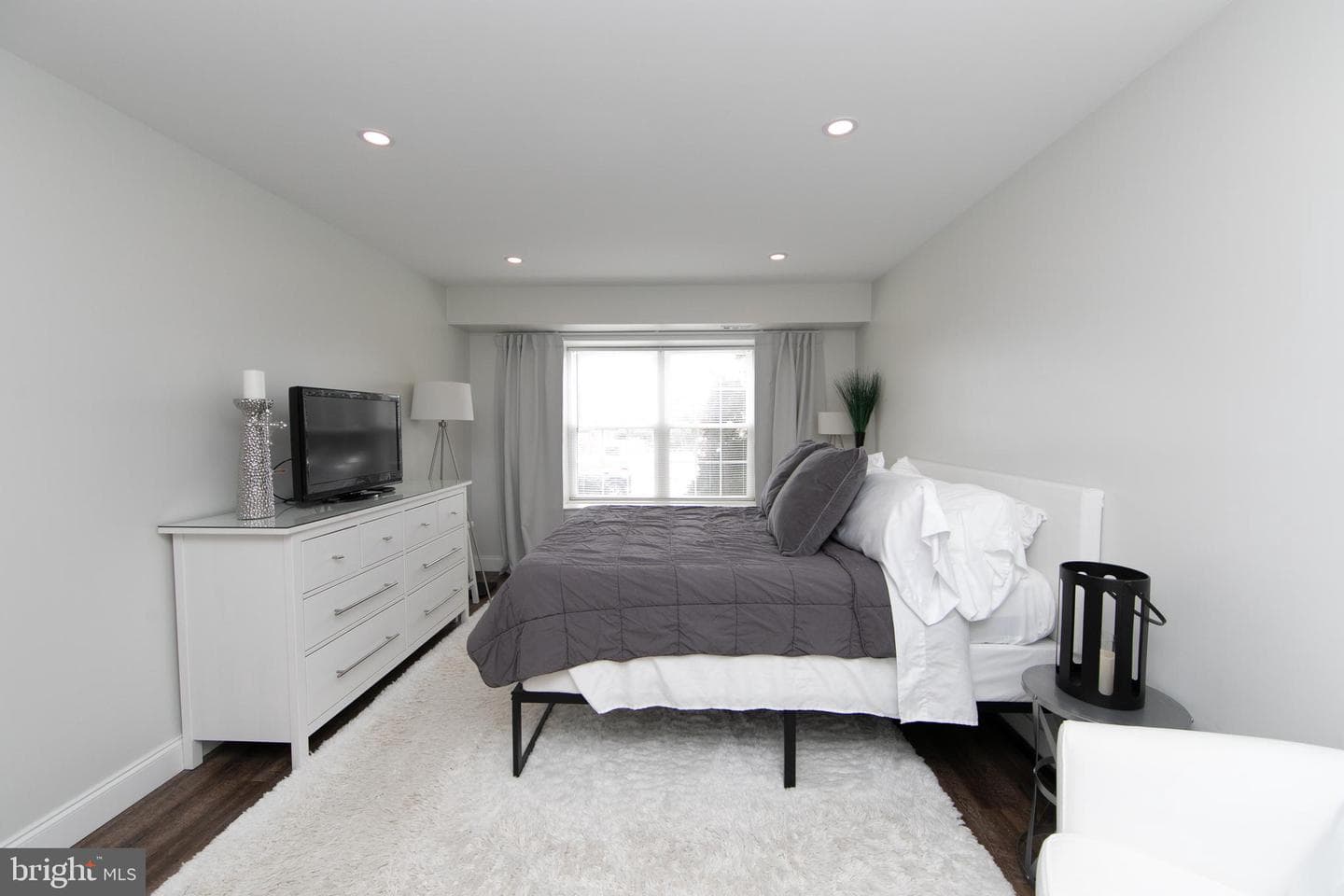 1405 Society Place photo 17