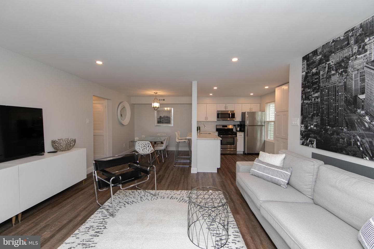 1405 Society Place photo 2