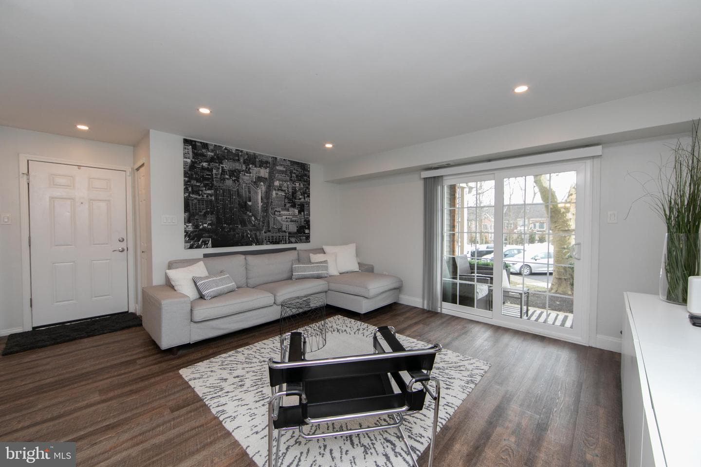 1405 Society Place photo 4