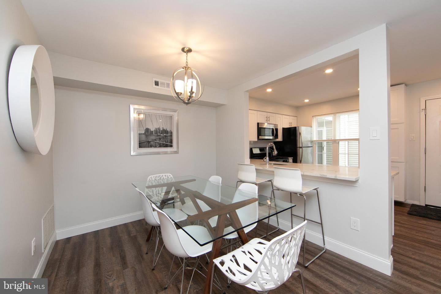 1405 Society Place photo 5
