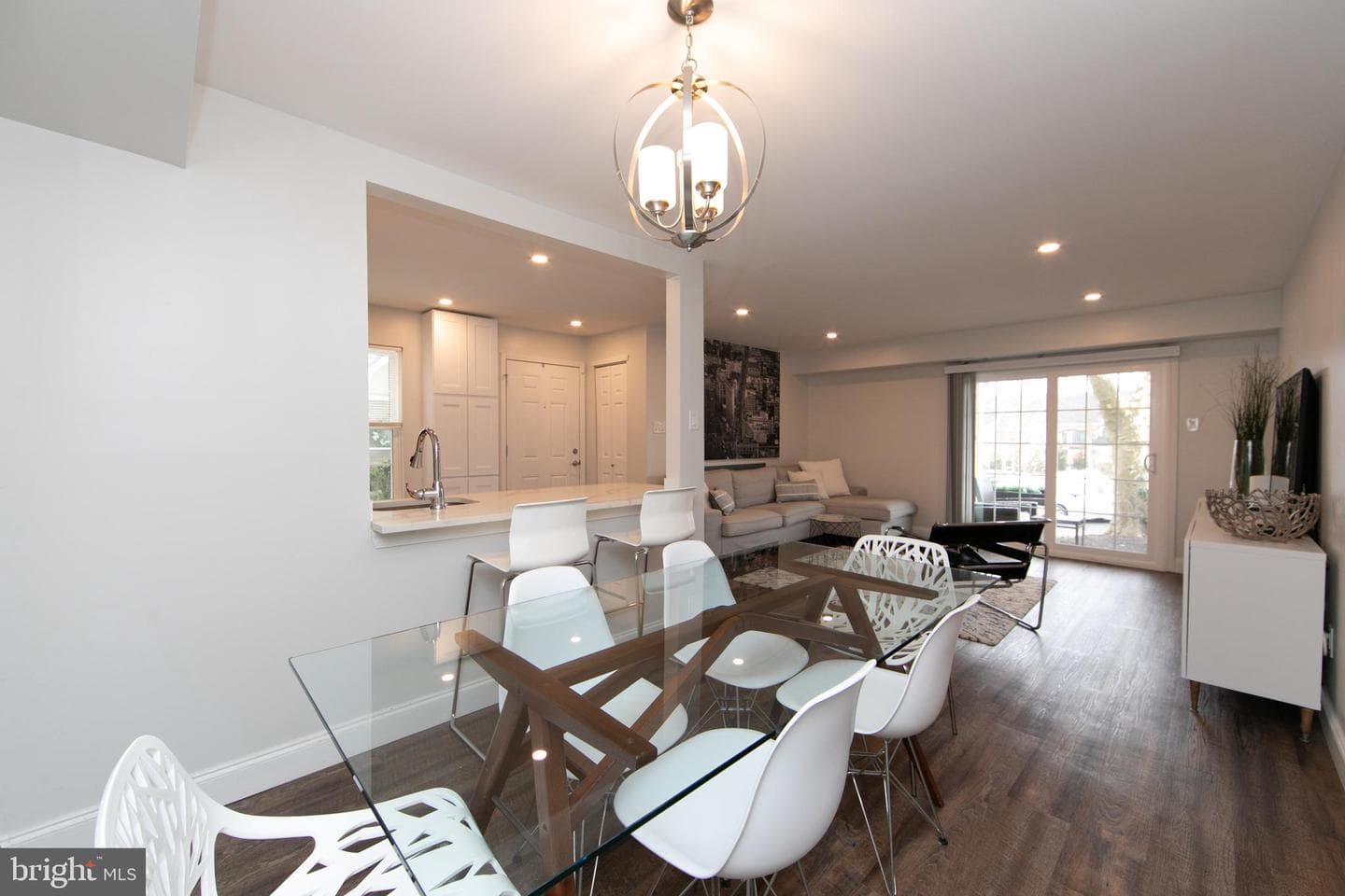 1405 Society Place photo 6