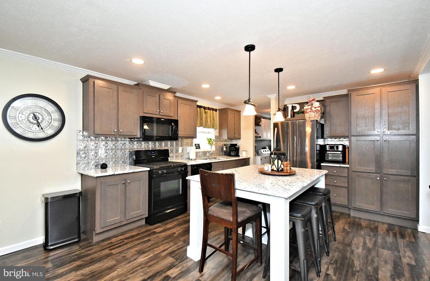 233 Hemlock Drive photo 15