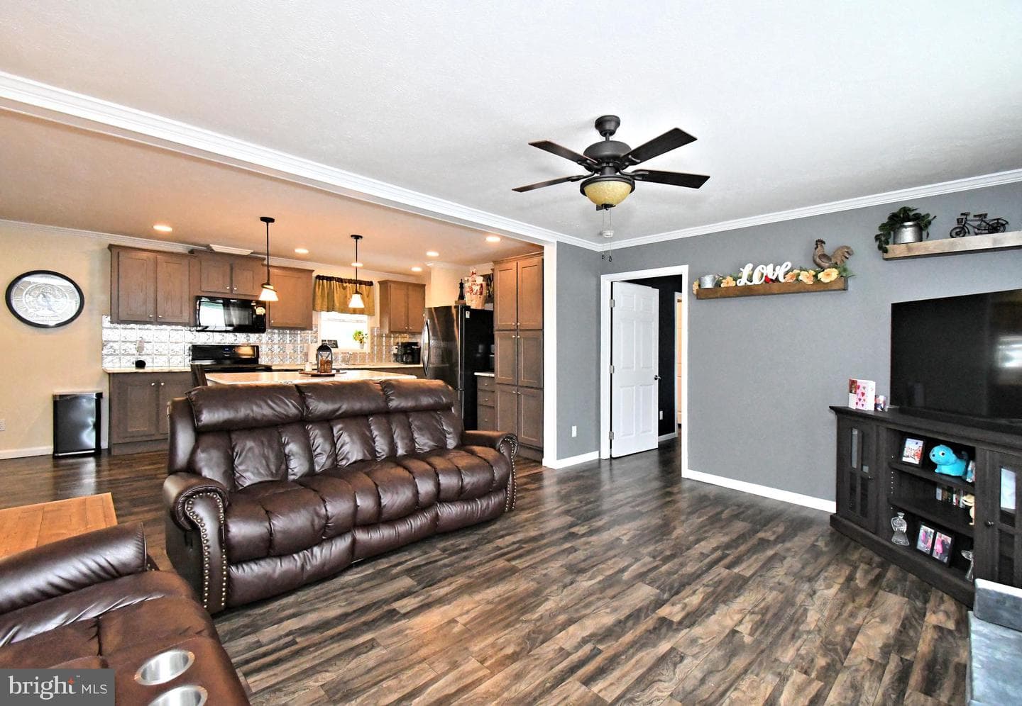 233 Hemlock Drive photo 24