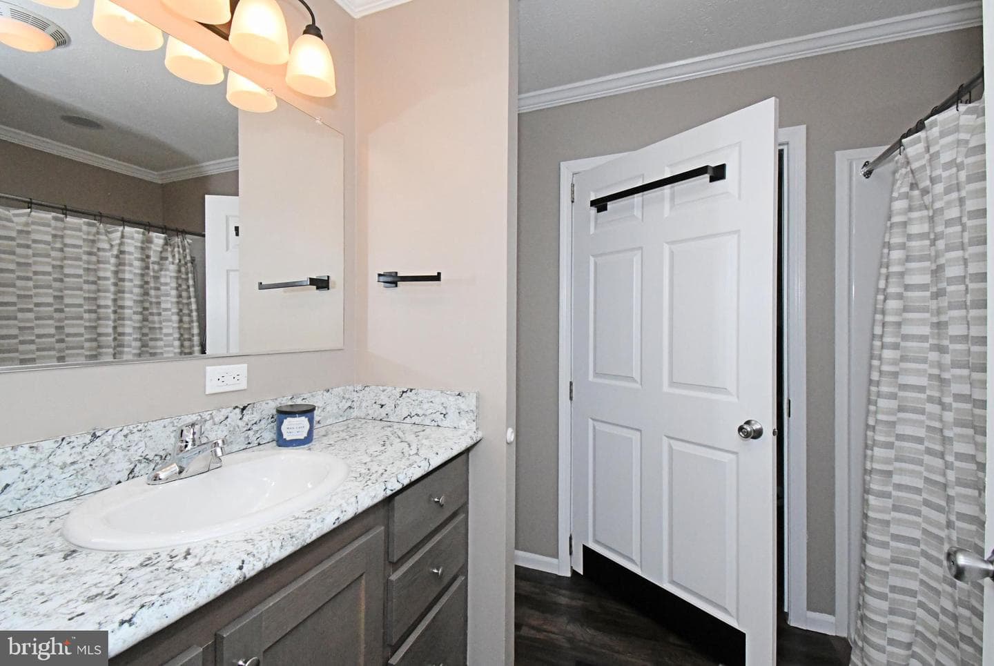 233 Hemlock Drive photo 32