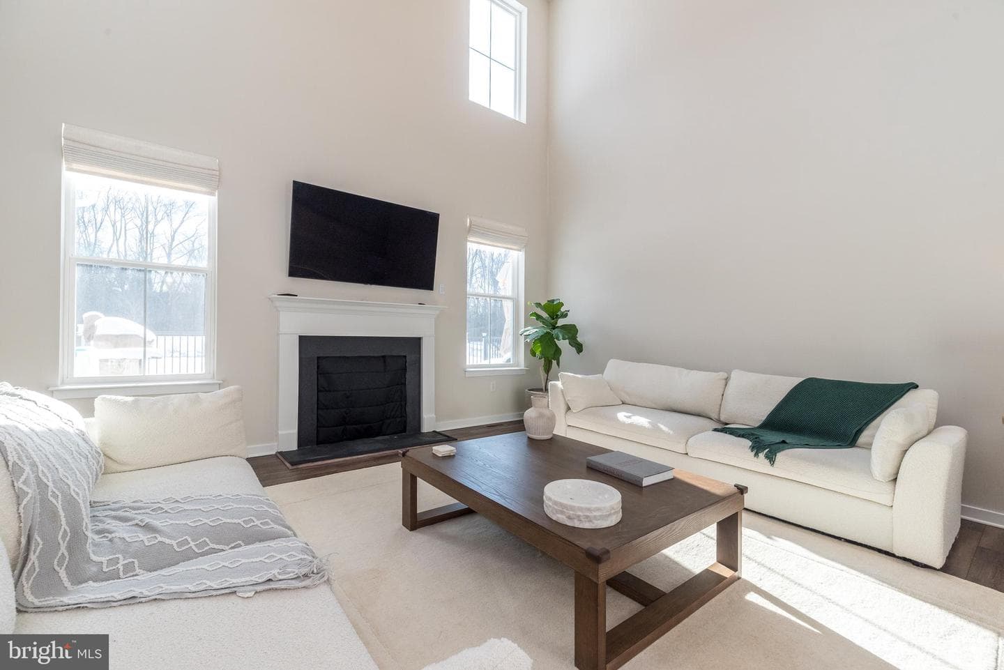 1033 Mariwill Drive photo 18