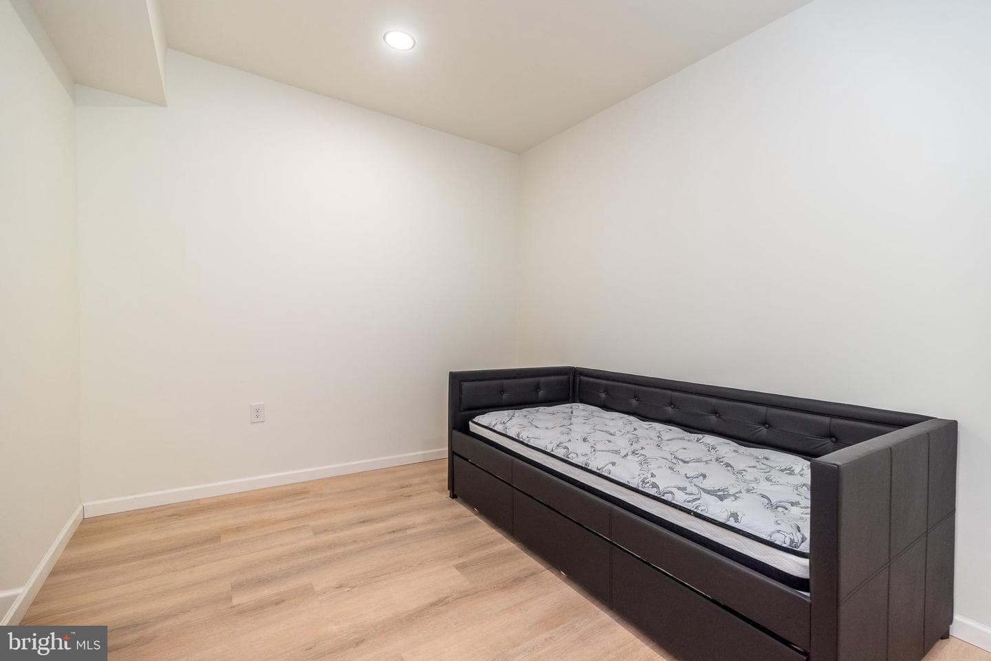 1033 Mariwill Drive photo 47