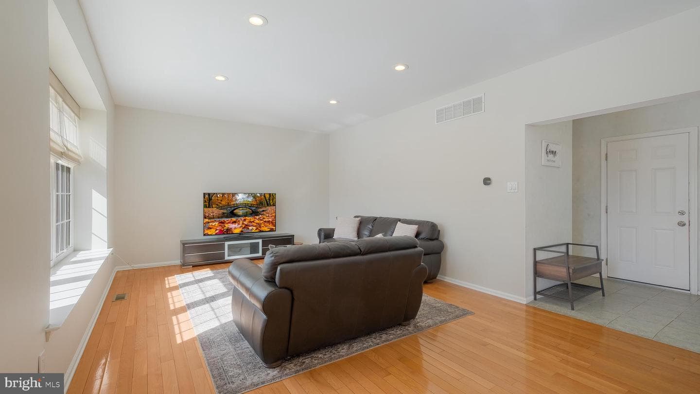 203 Cliveden Drive photo 20
