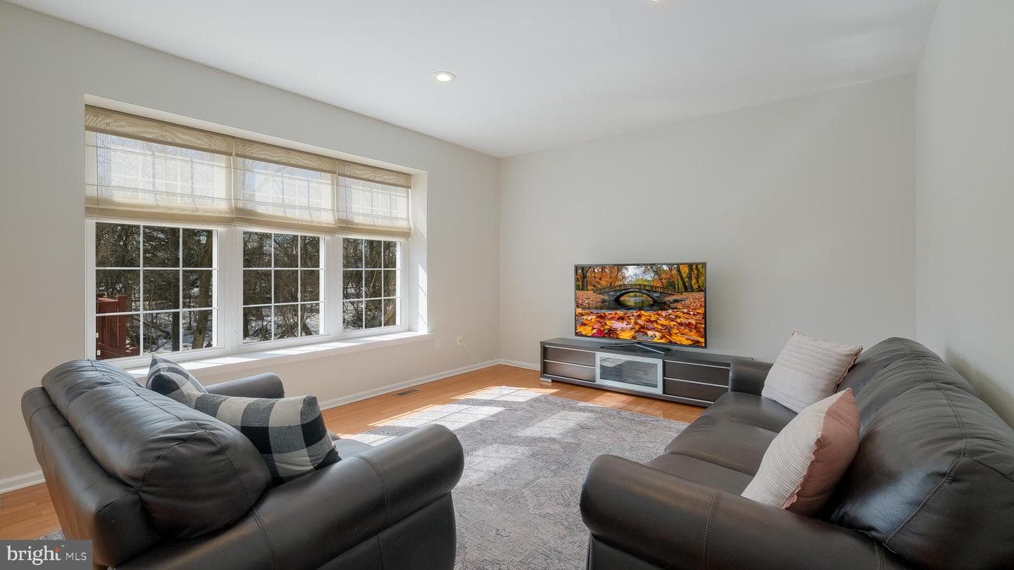 203 Cliveden Drive photo 21