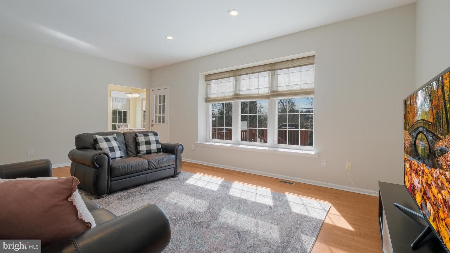 203 Cliveden Drive photo 22