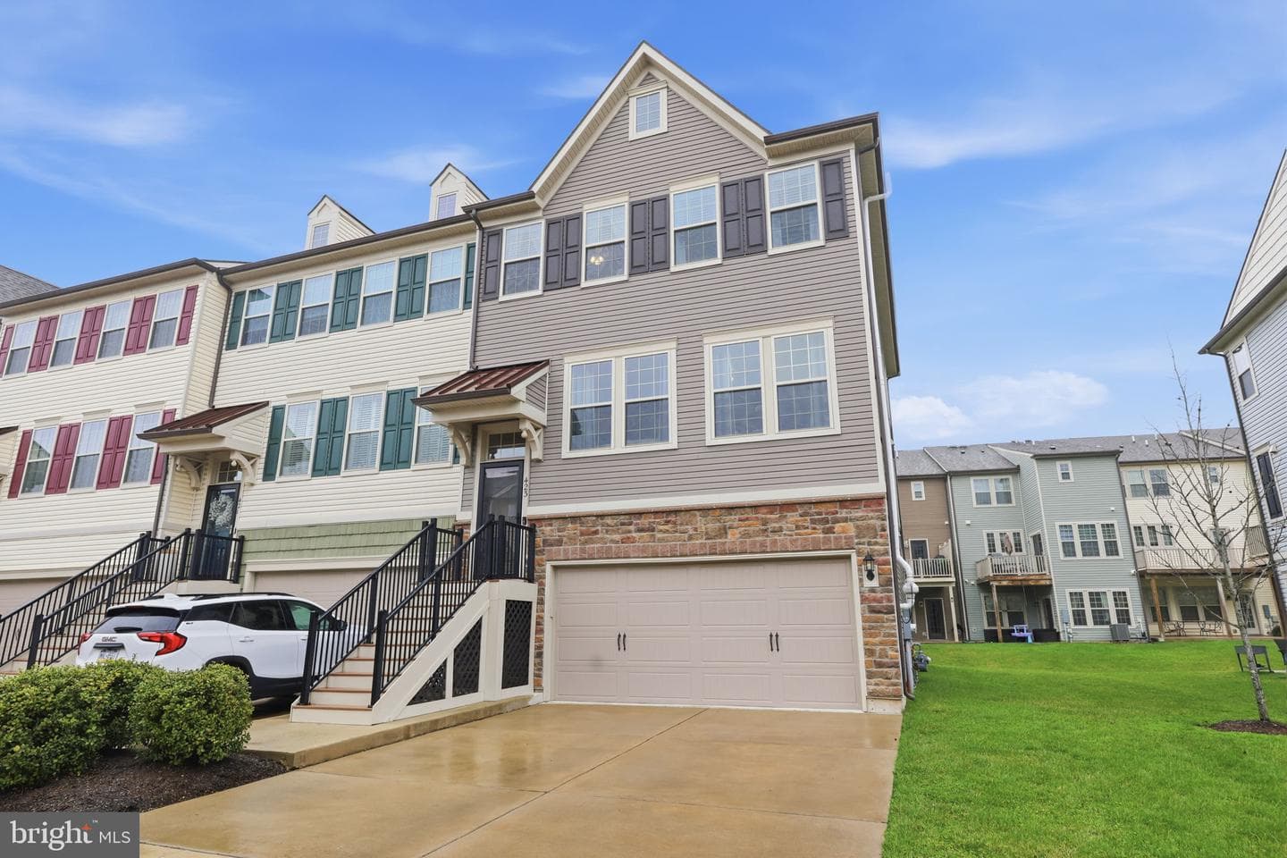 423 Tall Oaks Drive photo 2