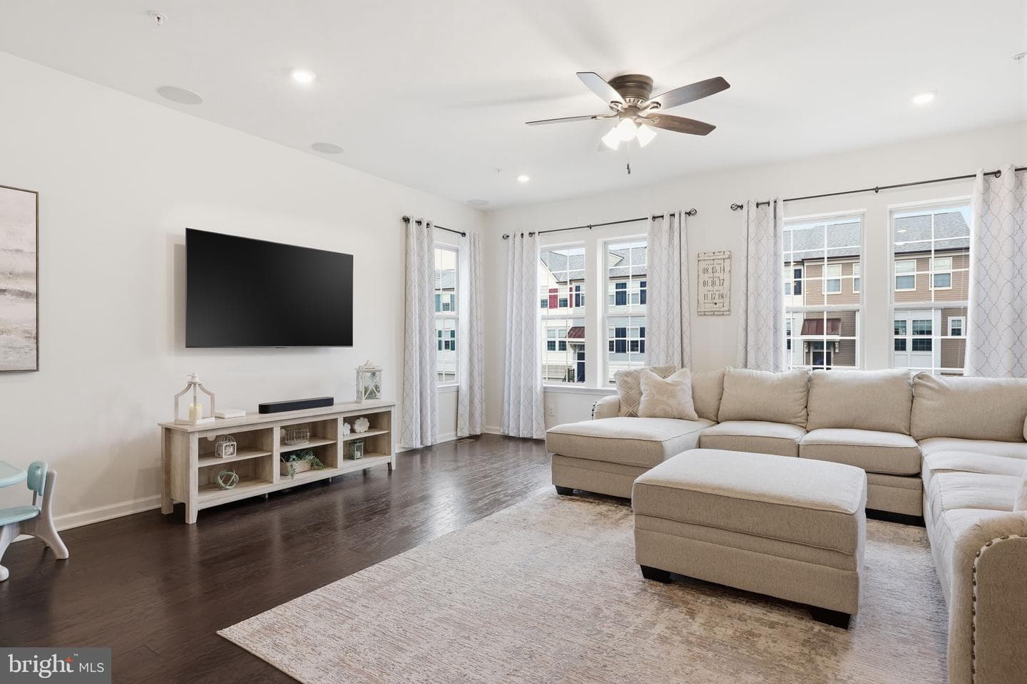 423 Tall Oaks Drive photo 4