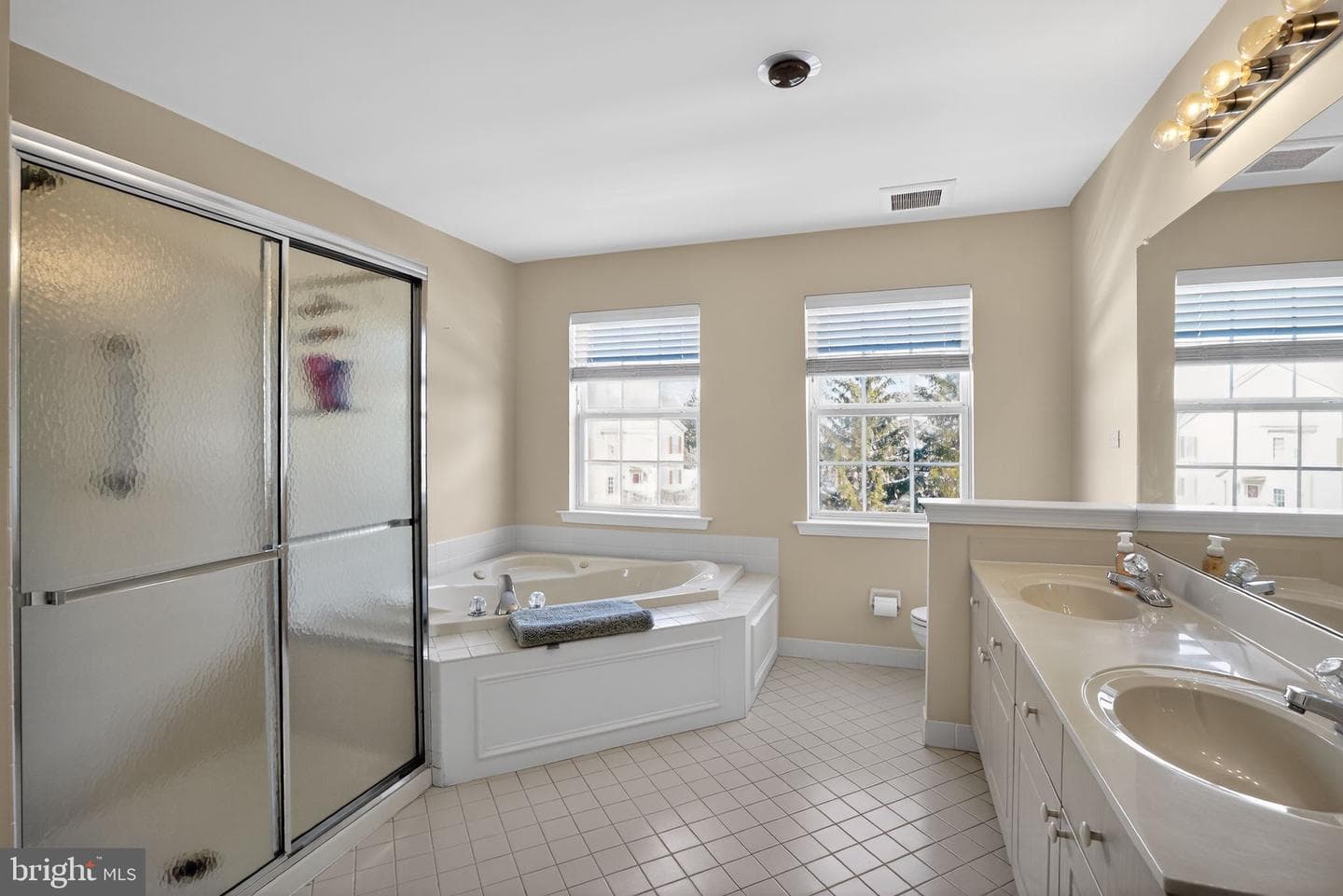 403 Silver Oak Court photo 12
