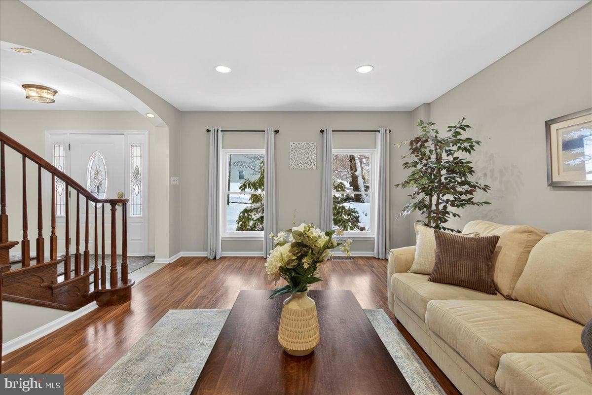 701 Bridgeview Road photo 3