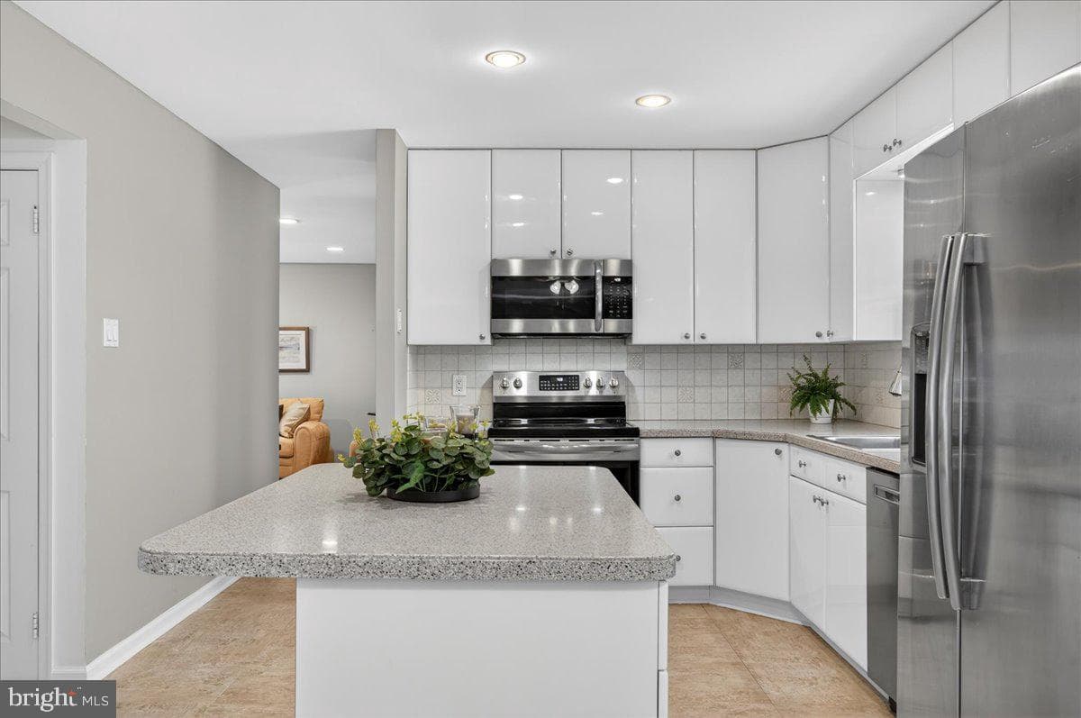 701 Bridgeview Road photo 5