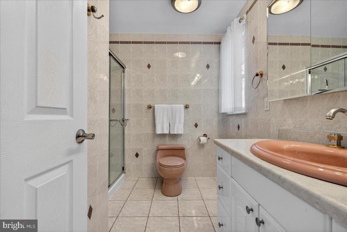 701 Bridgeview Road photo 8