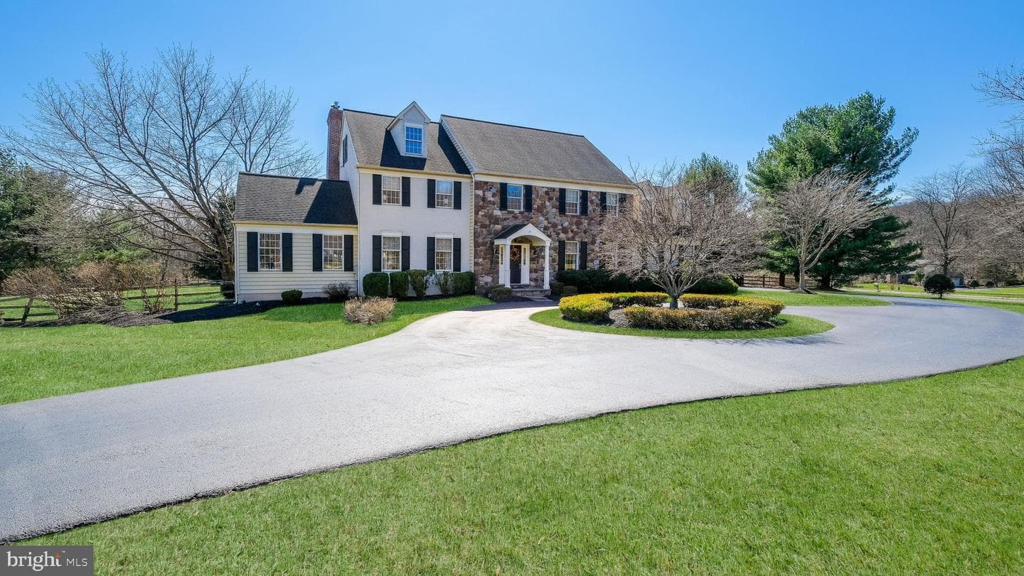 2916 White Tail Court photo 2