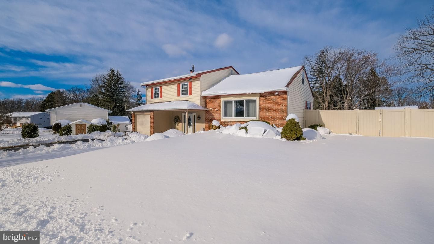 1831 Bunkerhill Road photo 2