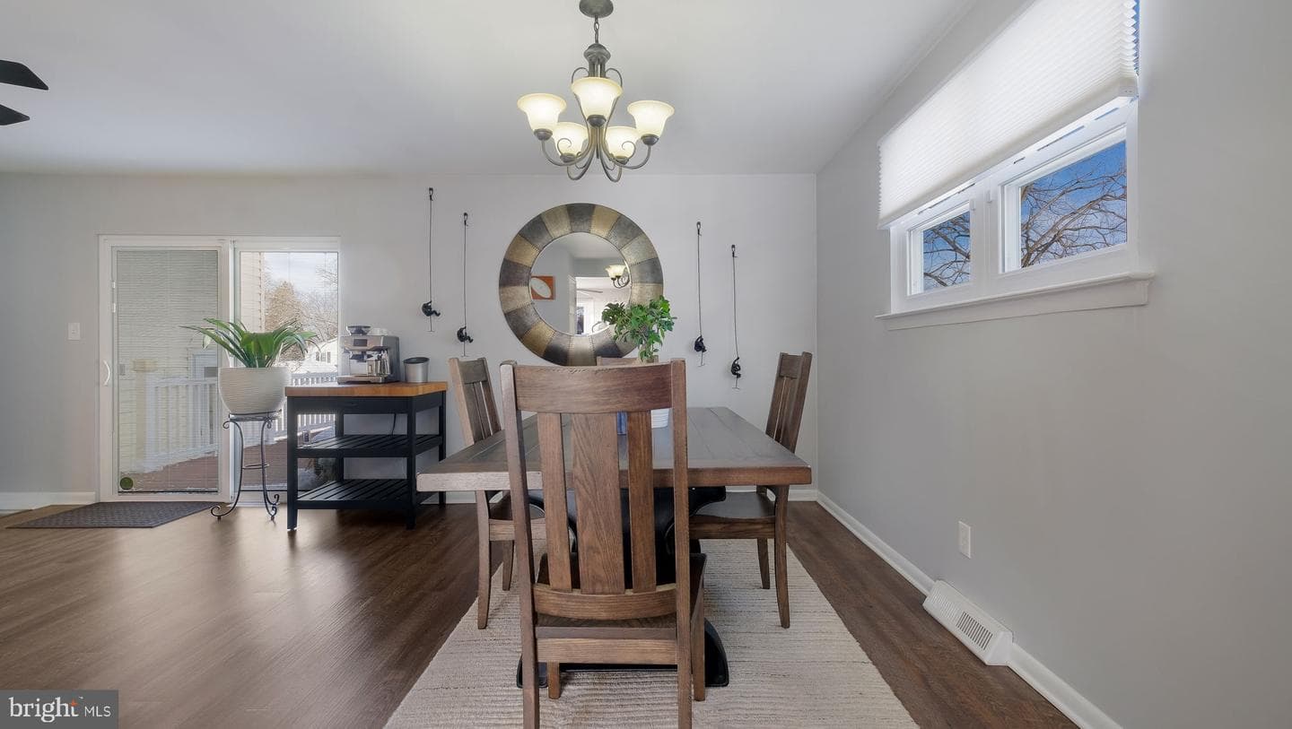 1831 Bunkerhill Road photo 20