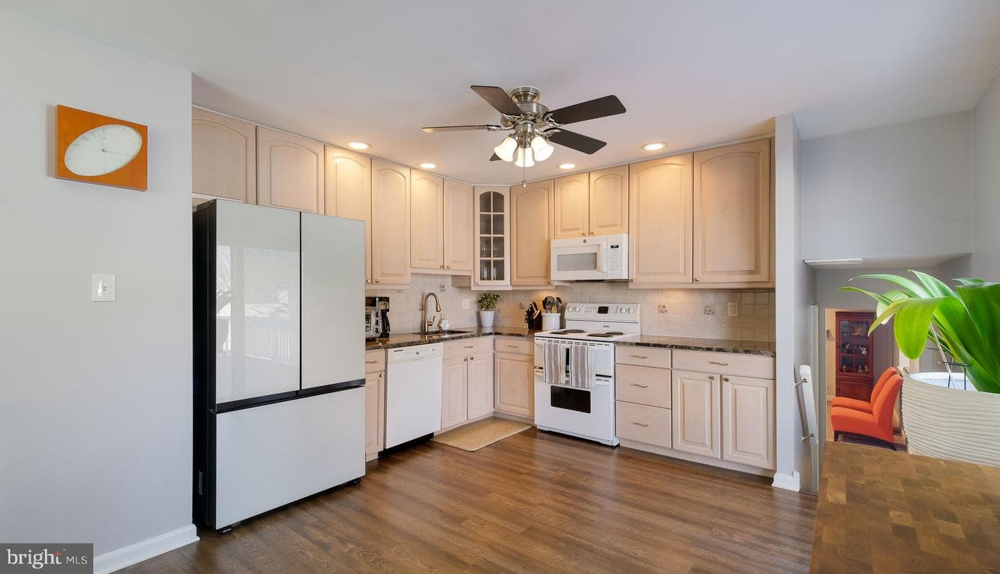 1831 Bunkerhill Road photo 22
