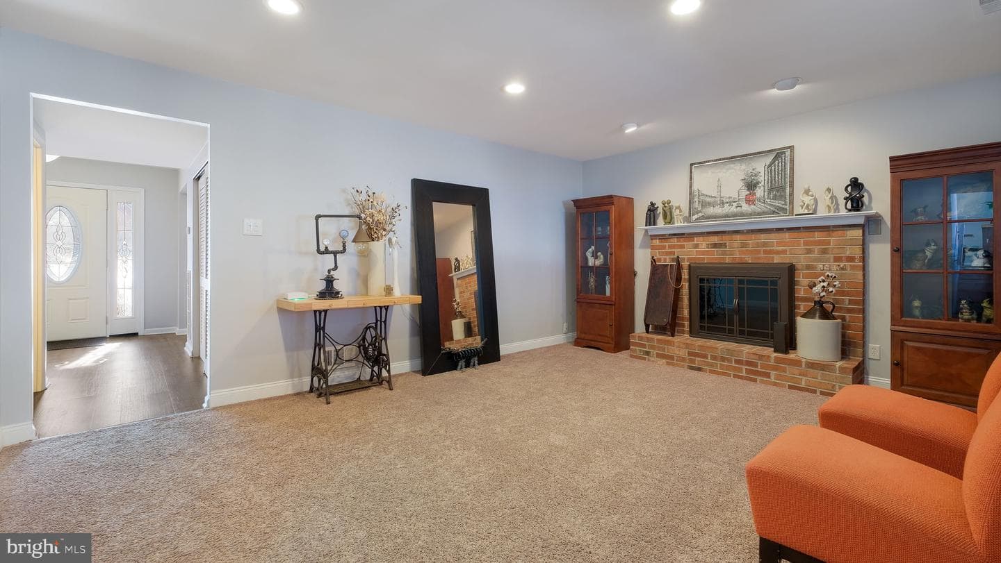 1831 Bunkerhill Road photo 8