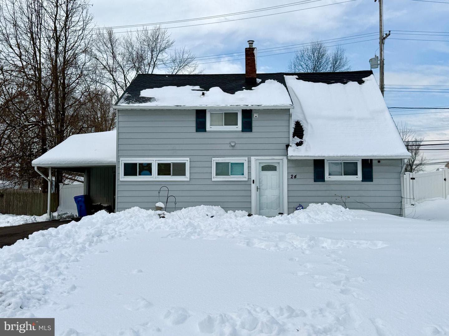 24 Roundwood Lane photo 2